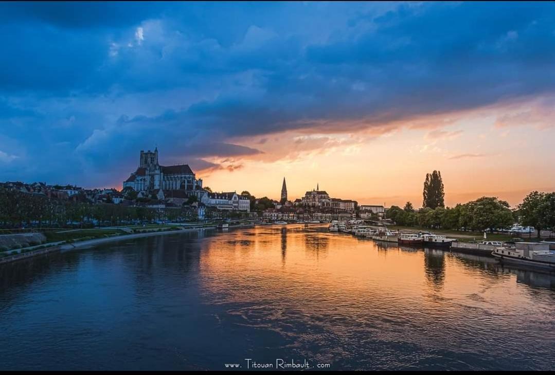 La Maison Des Artistes Villa Auxerre Dış mekan fotoğraf